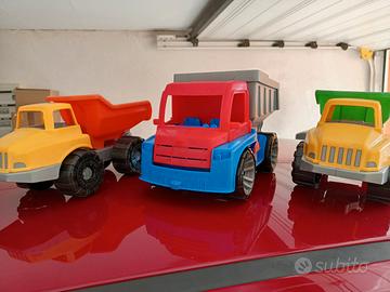 Set di 3 camion in plastica 