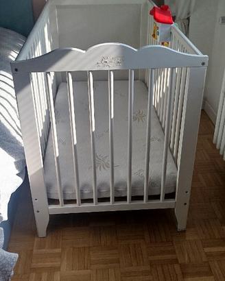 Lettino 120x60 completo di materasso.