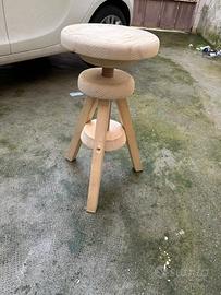 Sgabello in legno