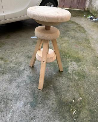 Sgabello in legno