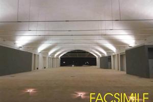 Immobile di 600 m² con 1 locale a Prato