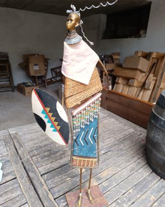 Statua guerriera africana