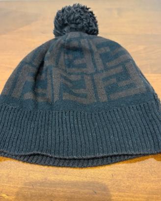 Cappello Fendi logato unisex