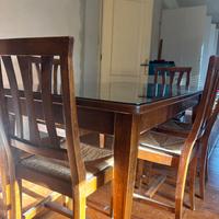 Tavolo in legno massiccio + 6 sedie