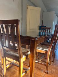 Tavolo in legno massiccio + 6 sedie