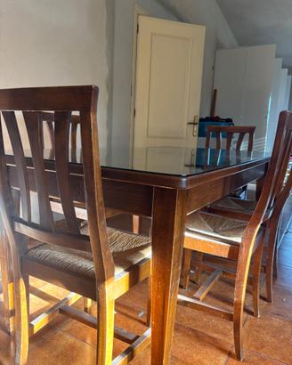 Tavolo in legno massiccio + 6 sedie