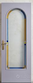 Porta da interno ad arco con vetro colorato