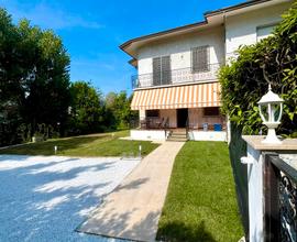 Villa Chiara con Giardino - Forte dei Marmi