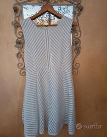 Abito con gonna a ruota