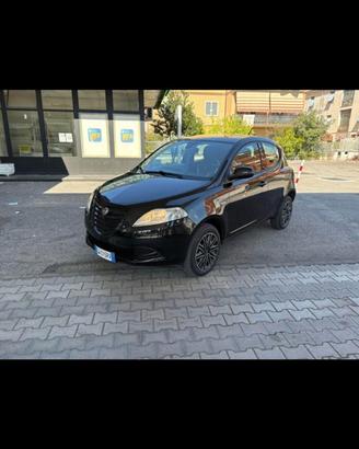 Lancia y a metano
