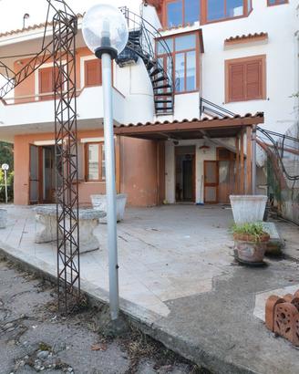 Rometta - 6 locali con giardino