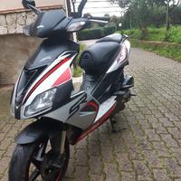 APRILIA SR50R  ANNO 2015 PARI AL NUOVO