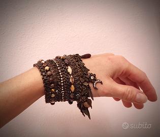 Bracciale a fascia larga con pendenti brand AMARO 