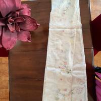 Antica tovaglia in organza di lino con ricami