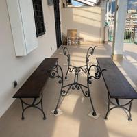 tavolo e panche in ferro battuto