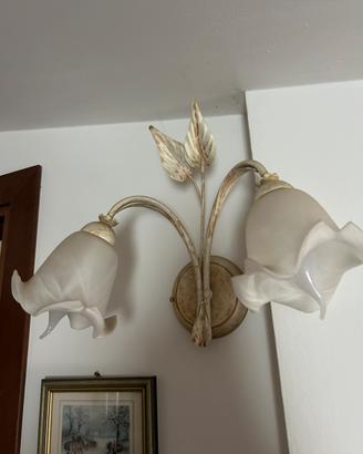 Elegante applique a due luci in ferro battuto
