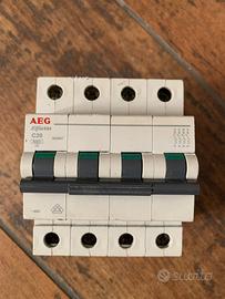 Interruttore magnetotermico  4 Poli