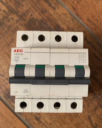 Interruttore magnetotermico  4 Poli