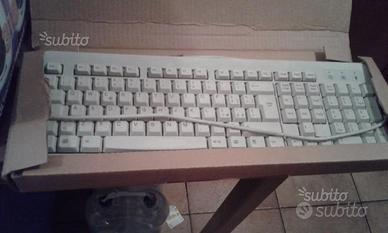Tastiera per pc fissi semi nuova