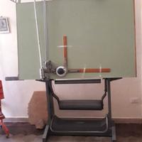 Tavolo da disegno con tecnigrafo