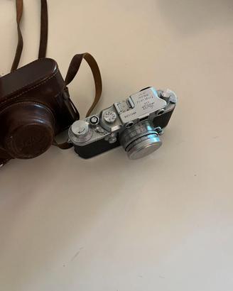 Macchina fotografica LEICA d'epoca con custodia