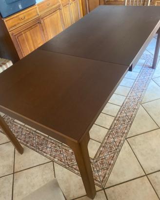 Tavolo allungabile con n.4 sedie