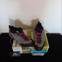 scarpe sportive  da montagna 