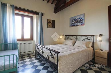 4 LOCALI A CASTELFIDARDO