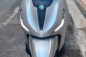 Beverly 400 S anno 2023 con 7000 km