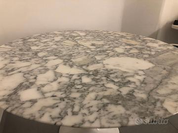 Tavolo Saarinen di Alivar