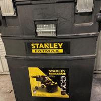 Carrello porta attrezzi.