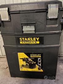 Carrello porta attrezzi.