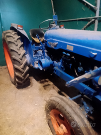 Trattore agricolo fordson