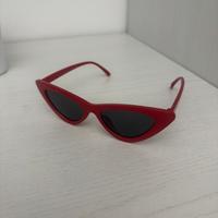Occhiali da sole cat-eye rossi retro