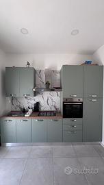 Cucina Mondo Convenienza con tavolo e 4 sedie