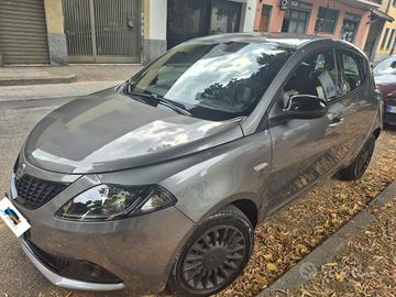 Lancia Ypsilon 1.0 FireFly 5 porte S&S Hybrid Silv