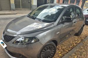 Lancia Ypsilon 1.0 FireFly 5 porte S&S Hybrid Silv