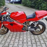 DUCATI 748 .
