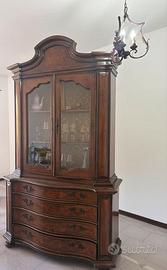 Credenza vetrina d’epoca in noce e radica