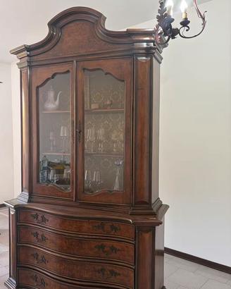 Credenza vetrina d’epoca in noce e radica