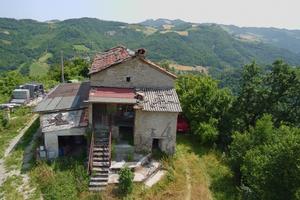 Casa rustica in collina
