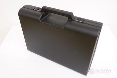 Valigette in materiale plastico con spugna interna