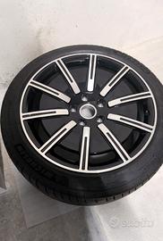 Cerchio Porsche Taycan con gomma 285/40/20