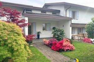 Villa di 200 m² con più di 5 locali e box auto dop