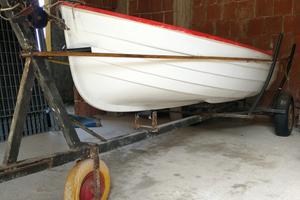 Barca lancia in vetroresina e carrello