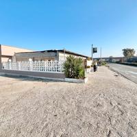 Locale mq 180 + appart. mq 70 + terreno mq 1000