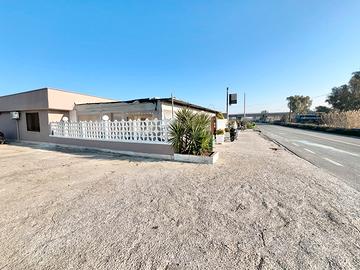 Locale mq 180 + appart. mq 70 + terreno mq 1000