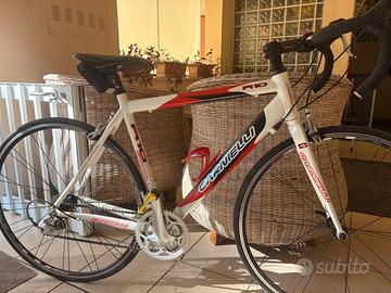 Bici da corsa in alluminio