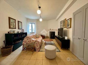 CASA SEMINDIPENDENTE A MONTECASTRILLI