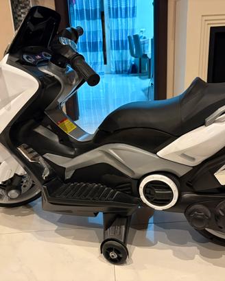 T-max scooter a batteria